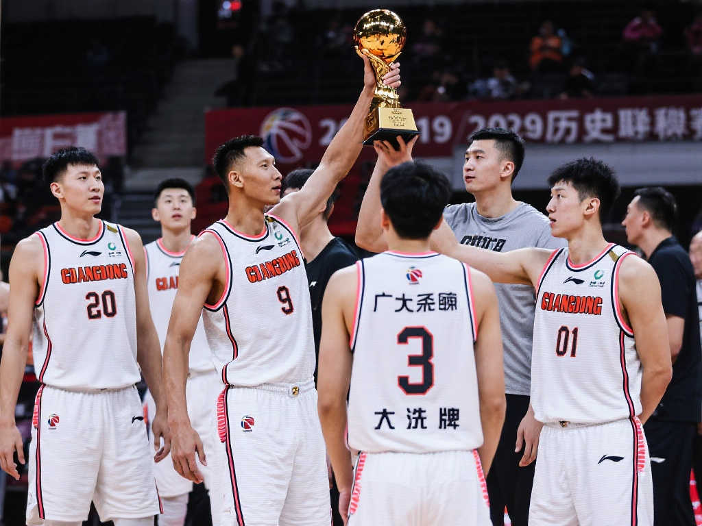 广东队阵容大调整:五将离队,杜锋关注国青新星,朱芳雨瞄准国家队中锋 广东队阵容大调整:五将离队,杜锋关注国青新星,朱芳雨瞄准国家队中锋